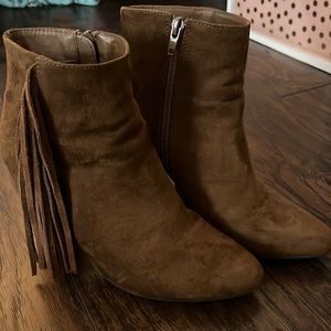 womens fringe heel boots